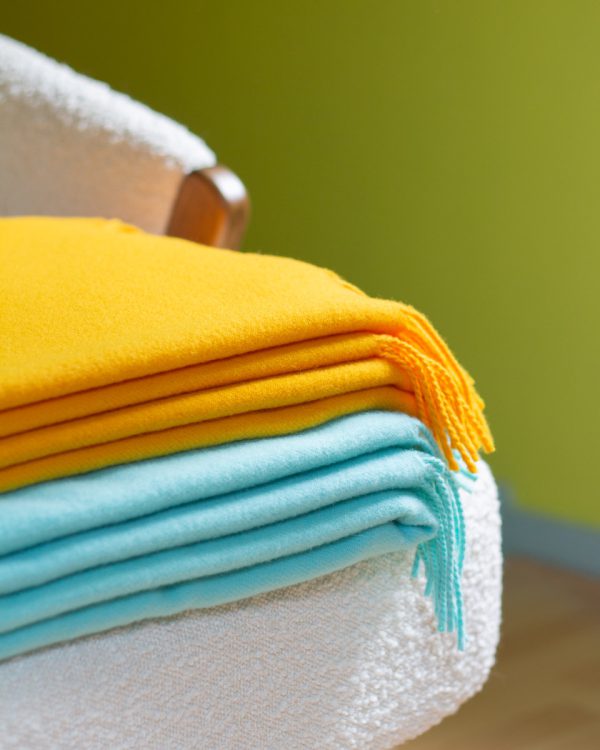 Gele wollen plaid Rio, geweven van 100% Nieuw-Zeelandse wol