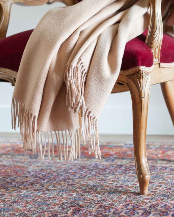 Plaid Rio in kamelen beige kleur van zachte Nieuw-Zeelandse wol